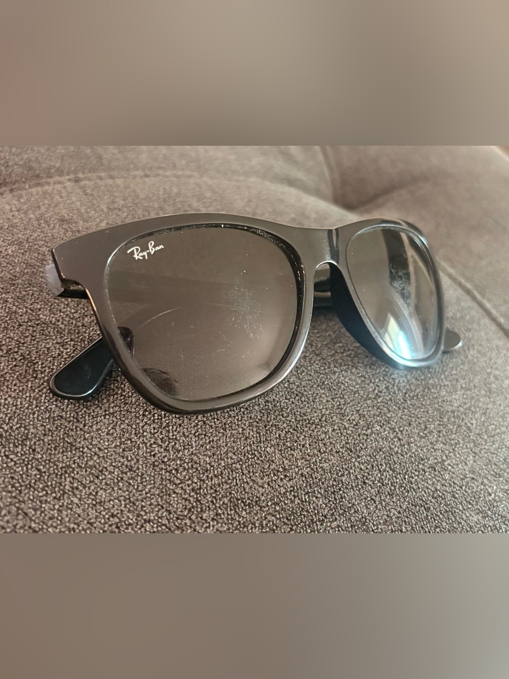 Ray-Ban RB4184 Wayfarer Sunglasses Black frame and traditional green lens